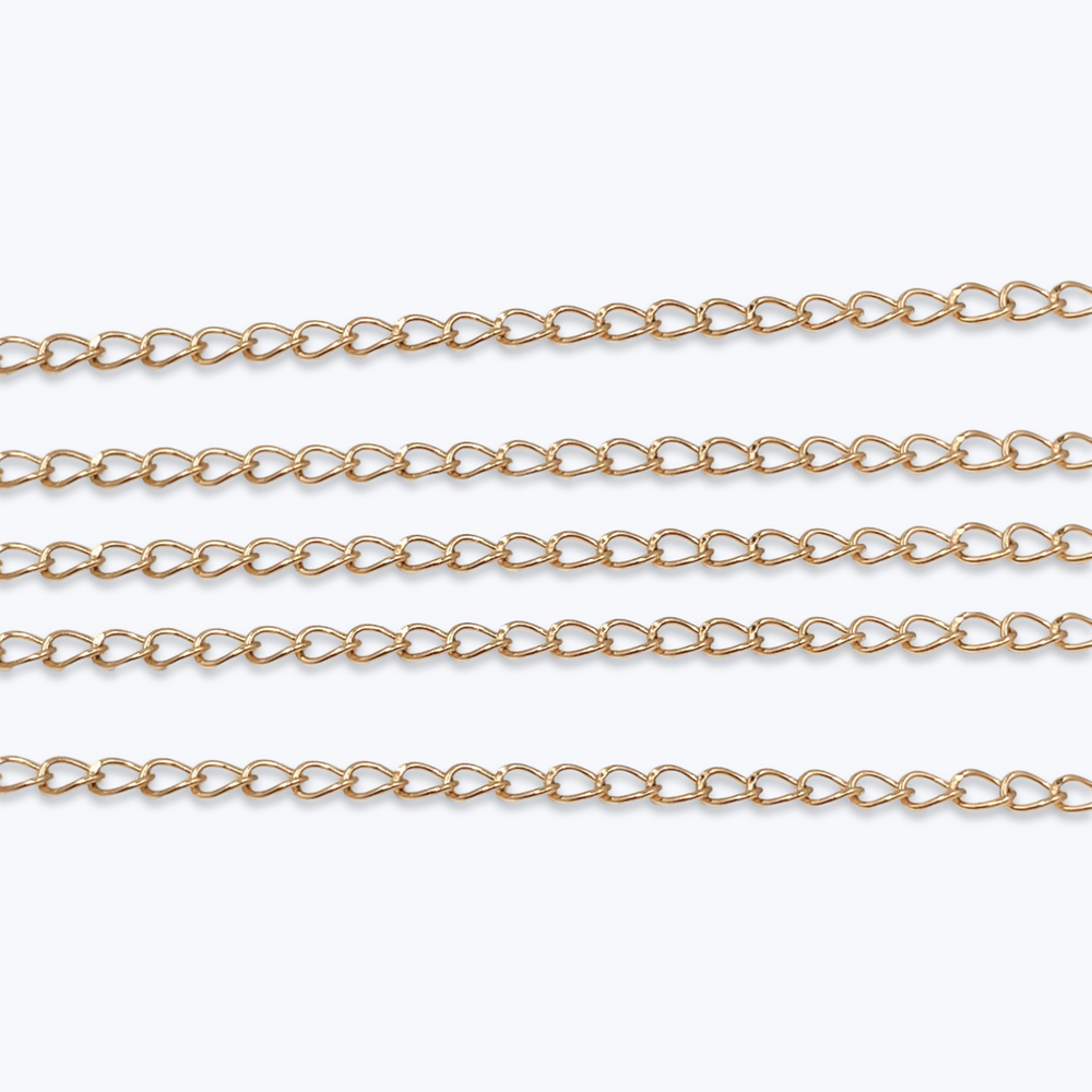 Koruketju 18K kullatusta kirurginteräksestä. Kestävä ketju rannekoruihin ja kaulakoruihin.