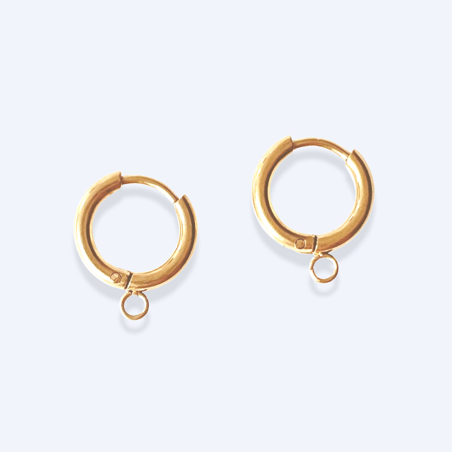 Korvakorurenkaat kullatusta kirurginteräksestä