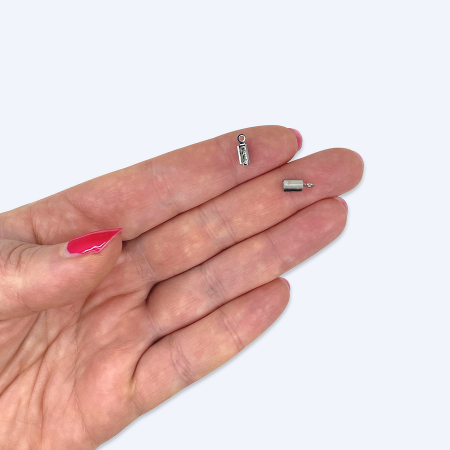 Nyörinpää sivulta: kapea sylinteri ja kiinnityssilmukka, 10 x 3 mm kirurginteräs