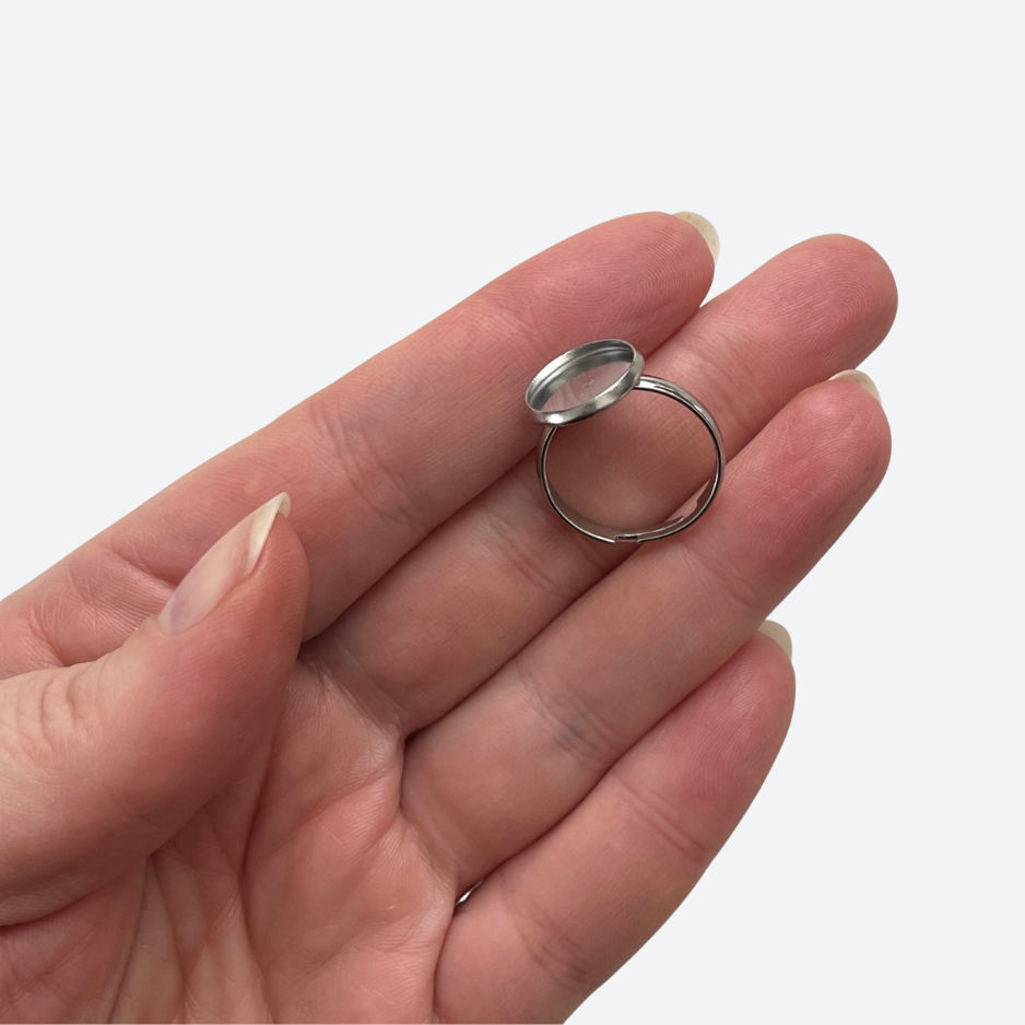 Useita sormuspohjia 12 mm kapussipohjalla ryhmässä, ruostumaton teräs