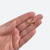Useita kullattuja sormuspohjia 12 mm kapussipohjalla ryhmässä, 18K PVD-kullattu