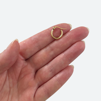 Flera förgyllda 14 mm örhängesringar i grupp, 2 mm tråd, 18K PVD-förgylld kirurgiskt stål