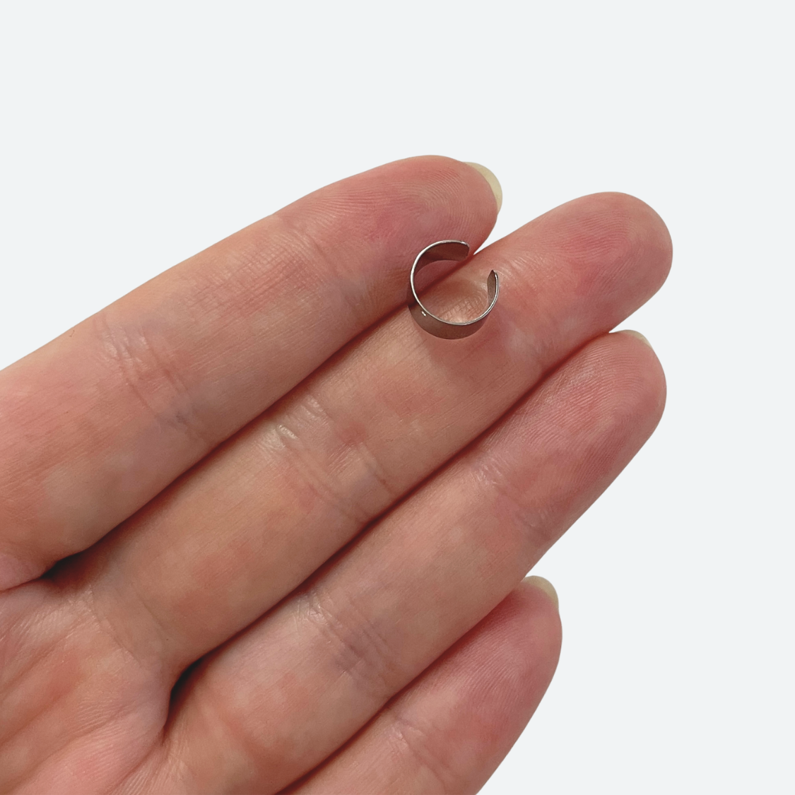 Ear cuff-bas med hål, 6 mm, rostfritt stål 304
