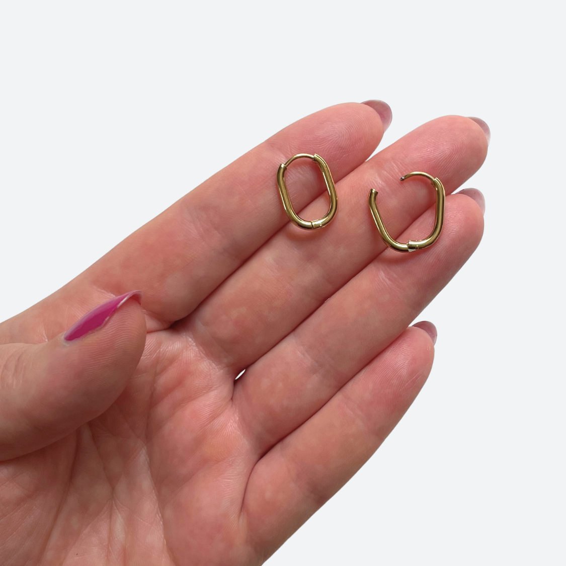 Korvakorurenkaat ovaali 17 x 12 mm, 18K PVD-kullattu RST
