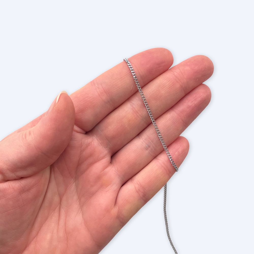 Fasetoitu koruketju käyttöesimerkkinä kankaalla, 2 x 2,5 mm kirurginteräs