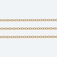 Useita kullattuja ankkuriketjuja rinnakkain, soikeat lenkit 2 x 2,5 mm, 18K PVD-kullattu