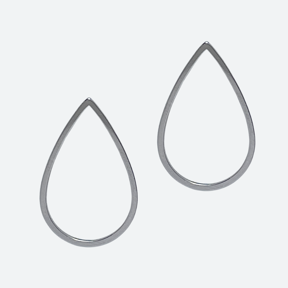 Pari pisaranmuotoisia avoimia korulinkkejä ylhäältä, 32 mm korkeus, ruostumaton teräs