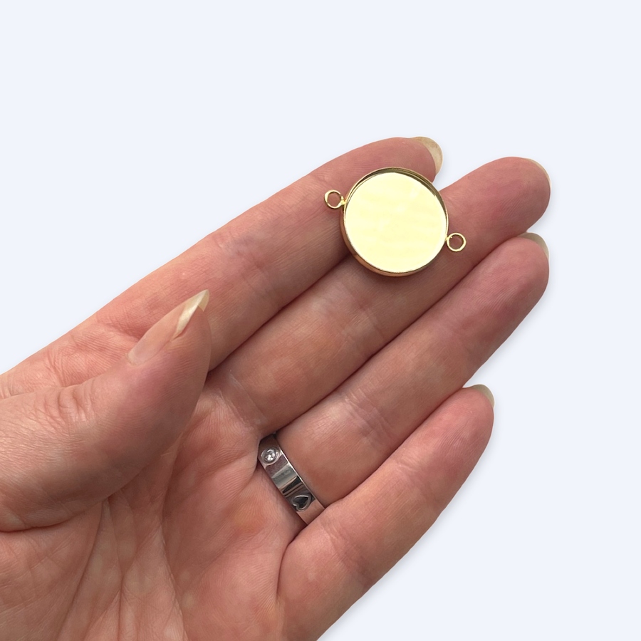Kämmenellä kullattu kapussipohja kahdella renkaalla, 20 mm 18K kirurginteräs