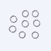 Välirenkaat koristeella. Koristeelliset renkaat korunvalmistukseen