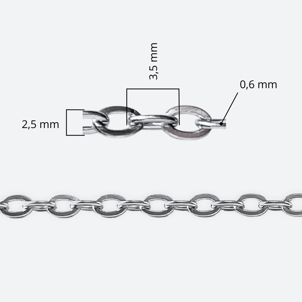 Litistetty ankkuriketju lähikuvana, soikeat hopeanväriset lenkit 3,5 x 2,5 mm RST