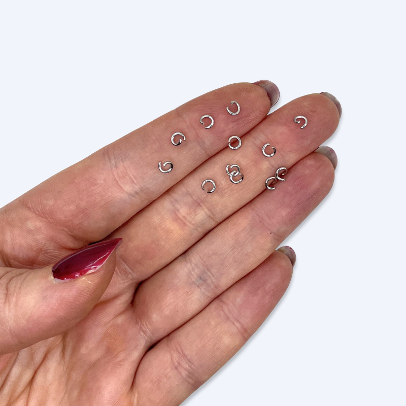 Nikkelittömät korutarvikkeet. Välirenkaat ruostumattomasta teräksestä.