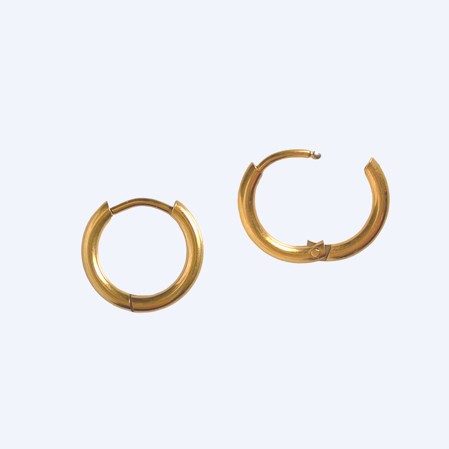 Förgylld 14 mm huggie-ring öppnad med gångjärnsklämma, 18K PVD-förgylld kirurgiskt stål