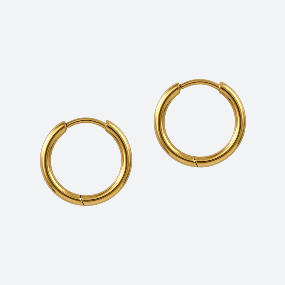 Pari suljettuja 16 mm huggie-korvakorurenkaita, 18K PVD-kullattu kirurginteräs