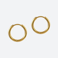 Pari suljettuja 16 mm huggie-korvakorurenkaita, 18K PVD-kullattu kirurginteräs